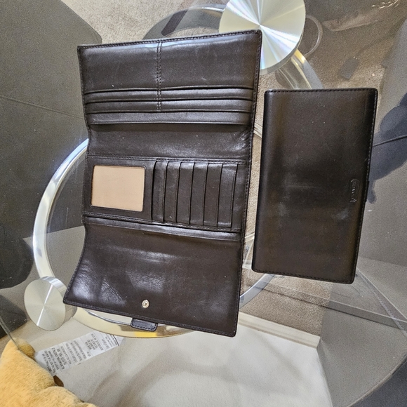 Wallets - Picture 3 of 11